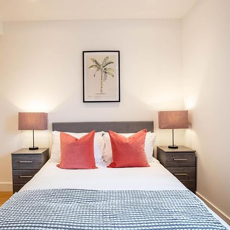 Villa Deluxe Chic 1 2 Bed Apts Near Heathrow Legoland Windsor Slough Exterior foto