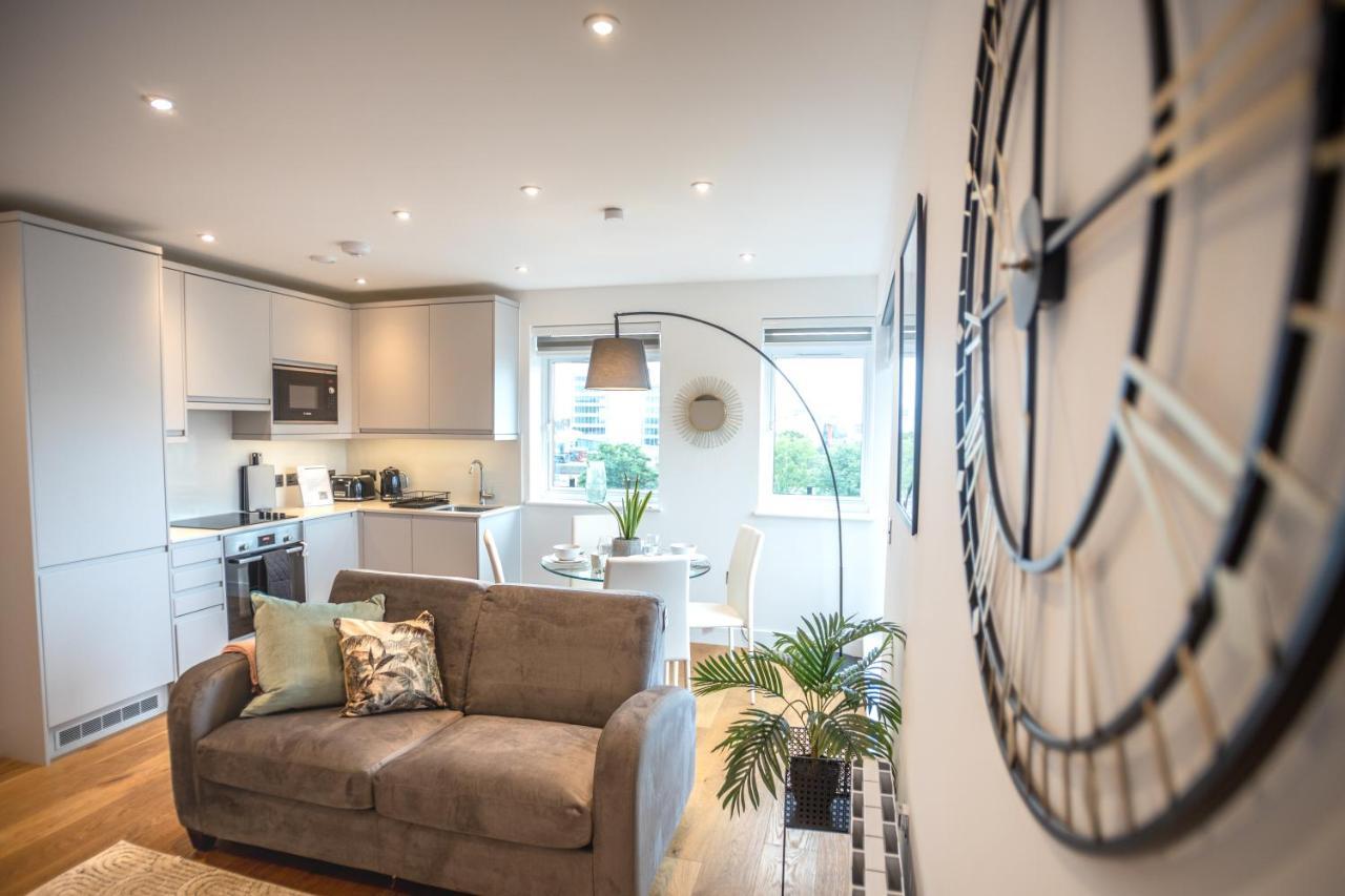 Villa Deluxe Chic 1 2 Bed Apts Near Heathrow Legoland Windsor Slough Exterior foto
