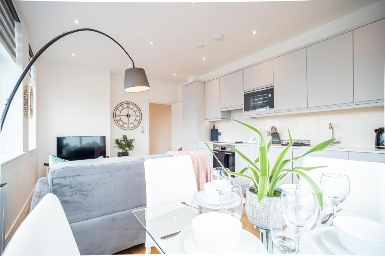Villa Deluxe Chic 1 2 Bed Apts Near Heathrow Legoland Windsor Slough Exterior foto