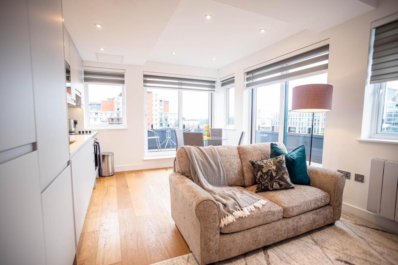 Villa Deluxe Chic 1 2 Bed Apts Near Heathrow Legoland Windsor Slough Exterior foto