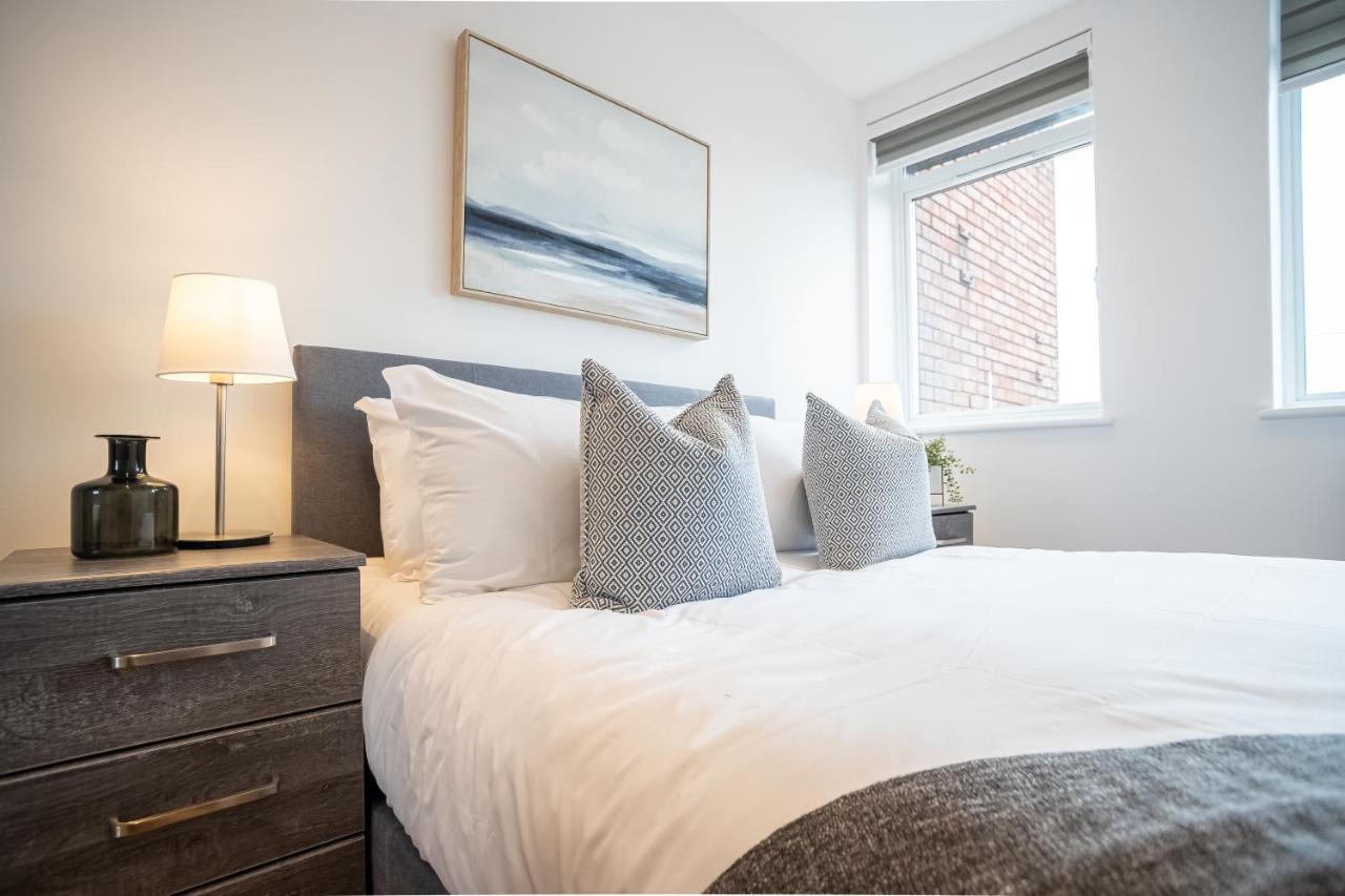 Villa Deluxe Chic 1 2 Bed Apts Near Heathrow Legoland Windsor Slough Exterior foto