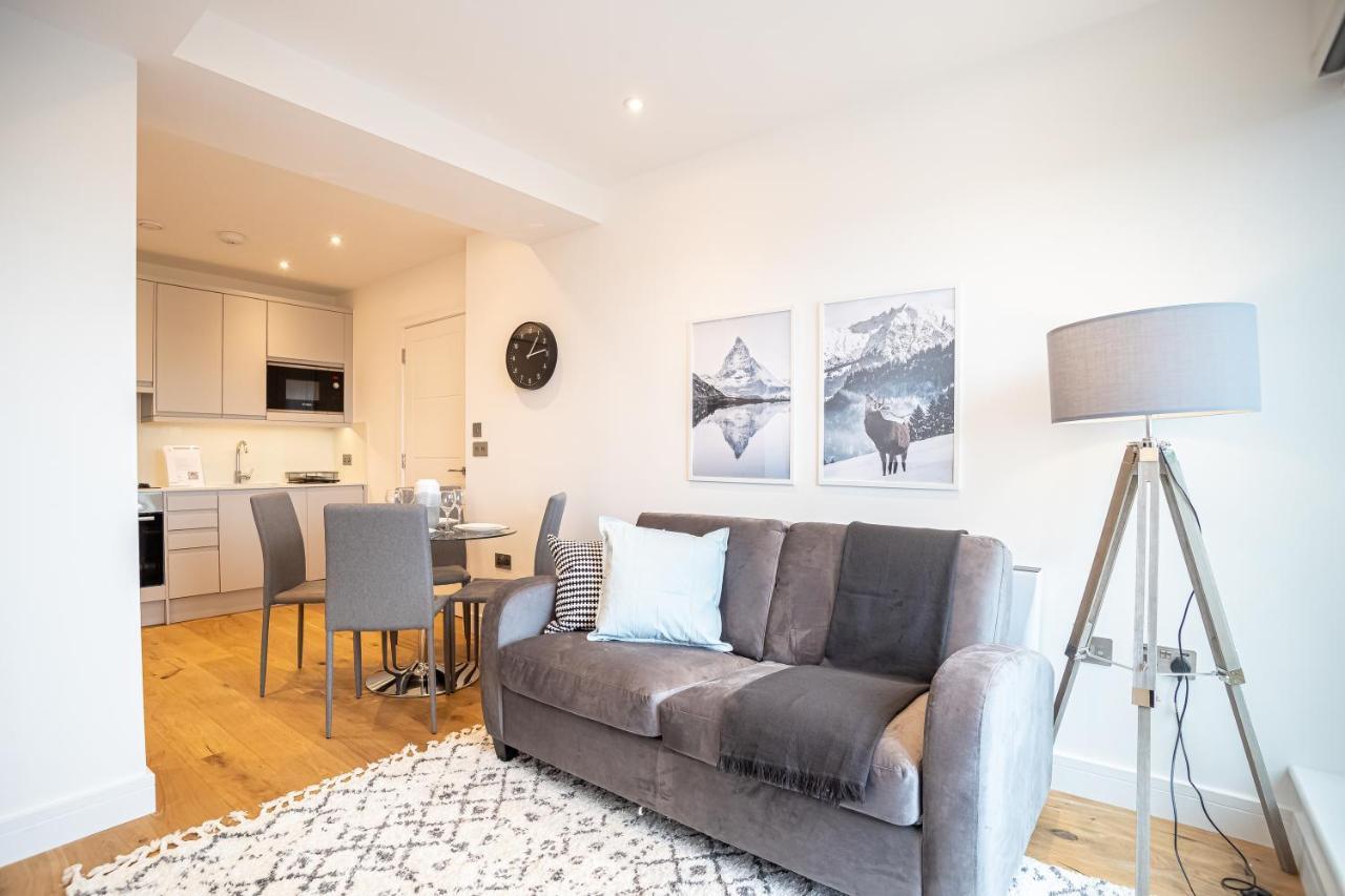 Villa Deluxe Chic 1 2 Bed Apts Near Heathrow Legoland Windsor Slough Exterior foto