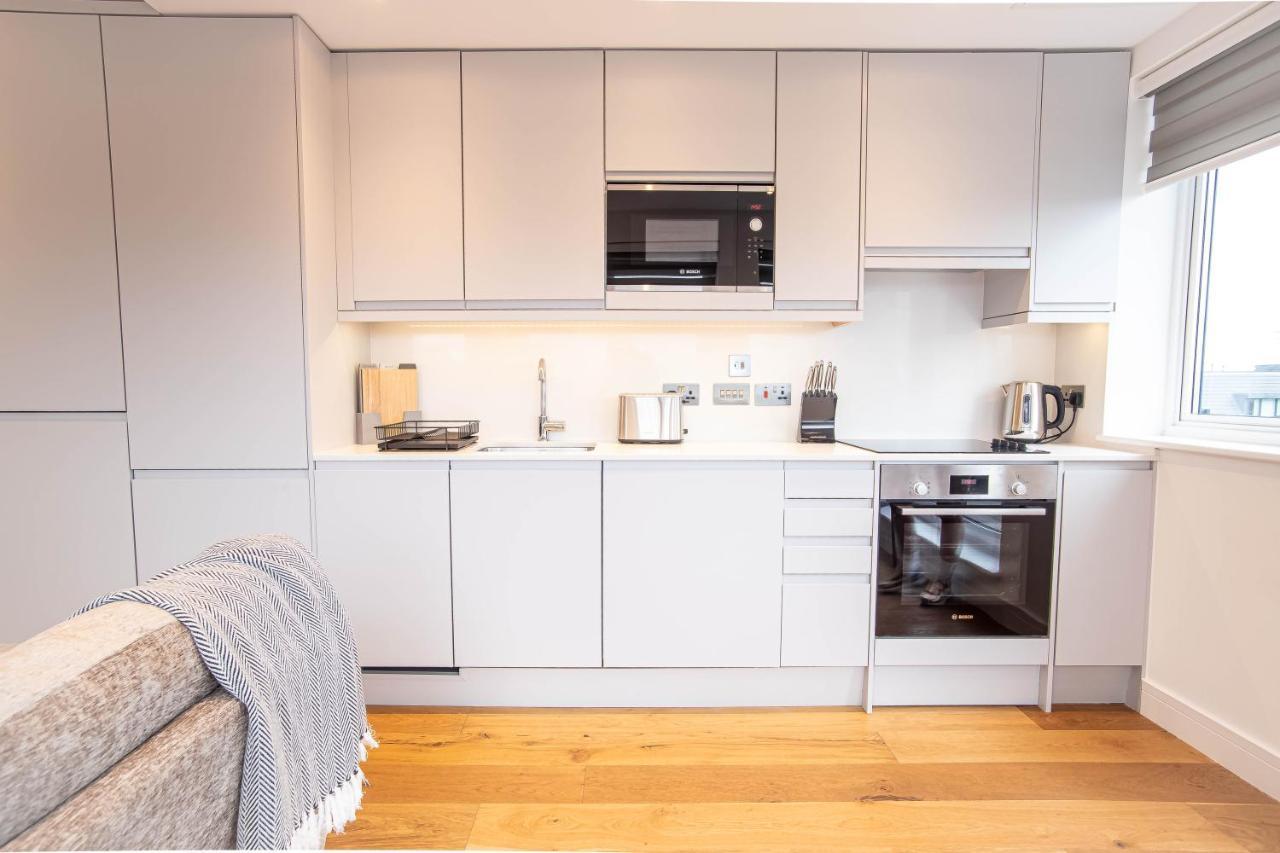 Villa Deluxe Chic 1 2 Bed Apts Near Heathrow Legoland Windsor Slough Exterior foto