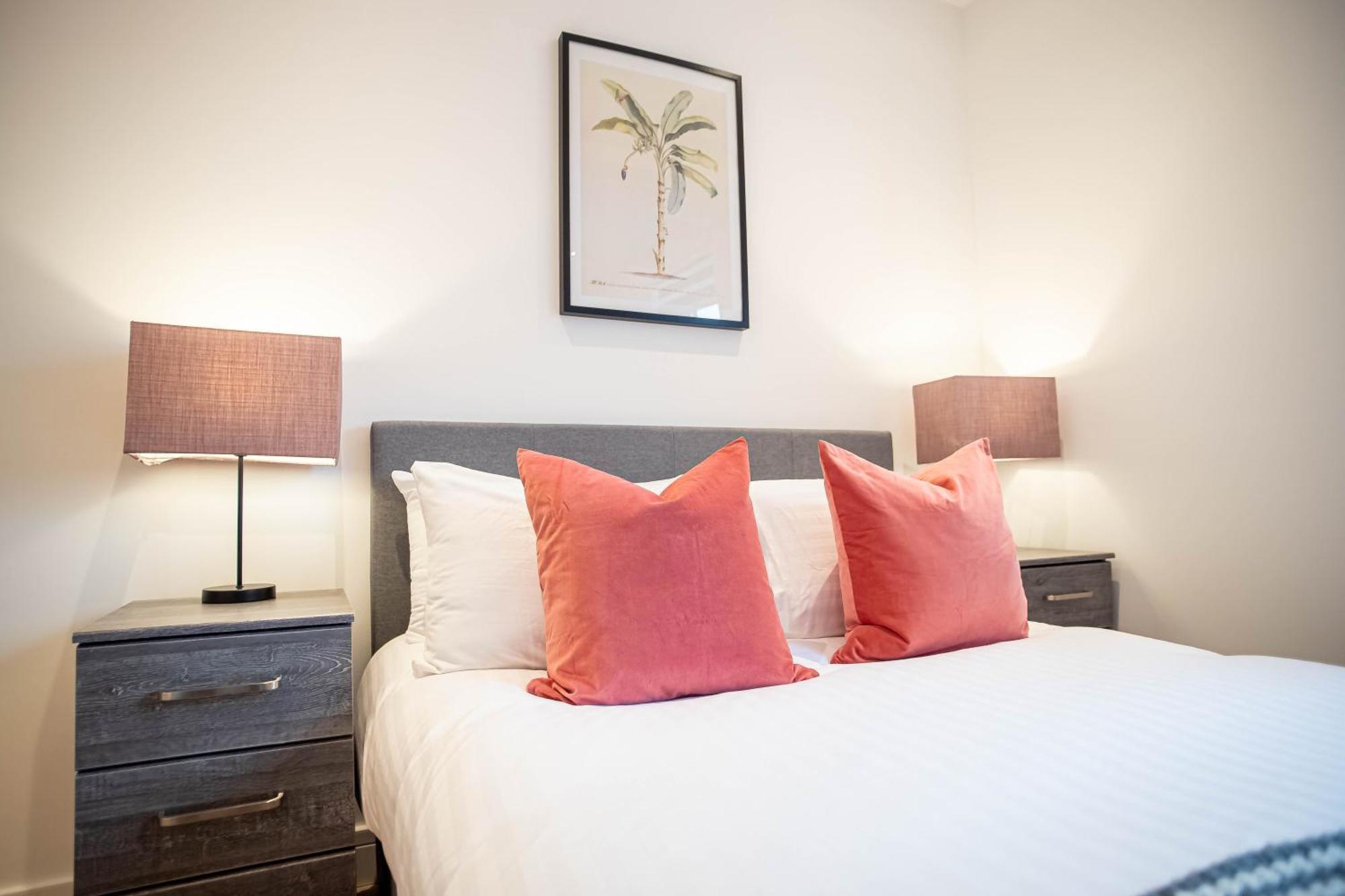 Villa Deluxe Chic 1 2 Bed Apts Near Heathrow Legoland Windsor Slough Exterior foto