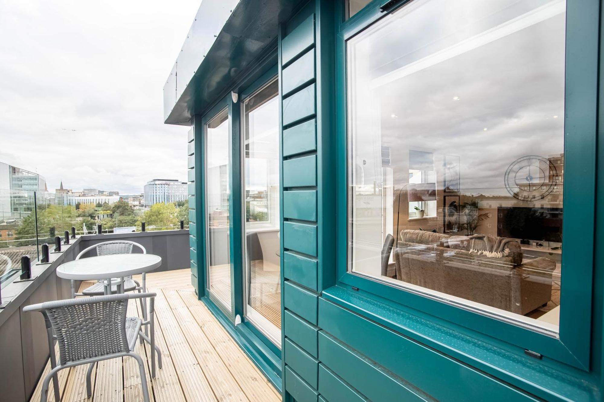 Villa Deluxe Chic 1 2 Bed Apts Near Heathrow Legoland Windsor Slough Exterior foto