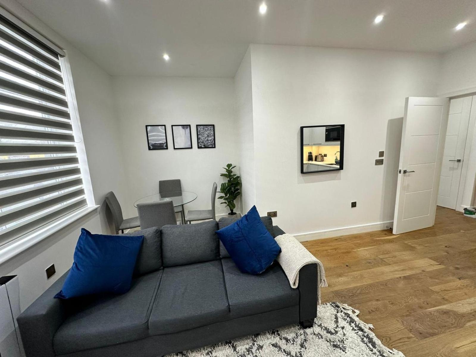 Villa Deluxe Chic 1 2 Bed Apts Near Heathrow Legoland Windsor Slough Exterior foto