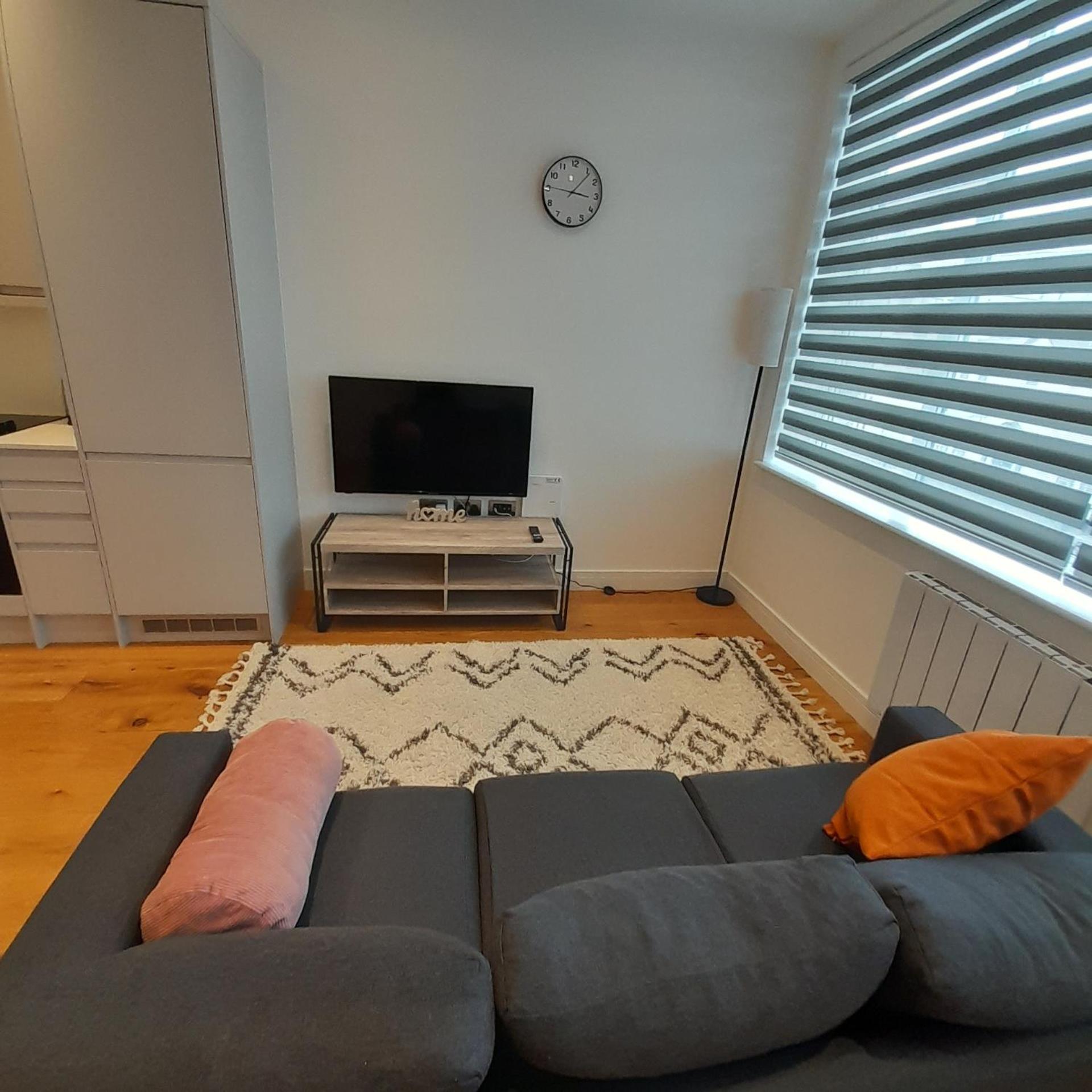 Villa Deluxe Chic 1 2 Bed Apts Near Heathrow Legoland Windsor Slough Exterior foto