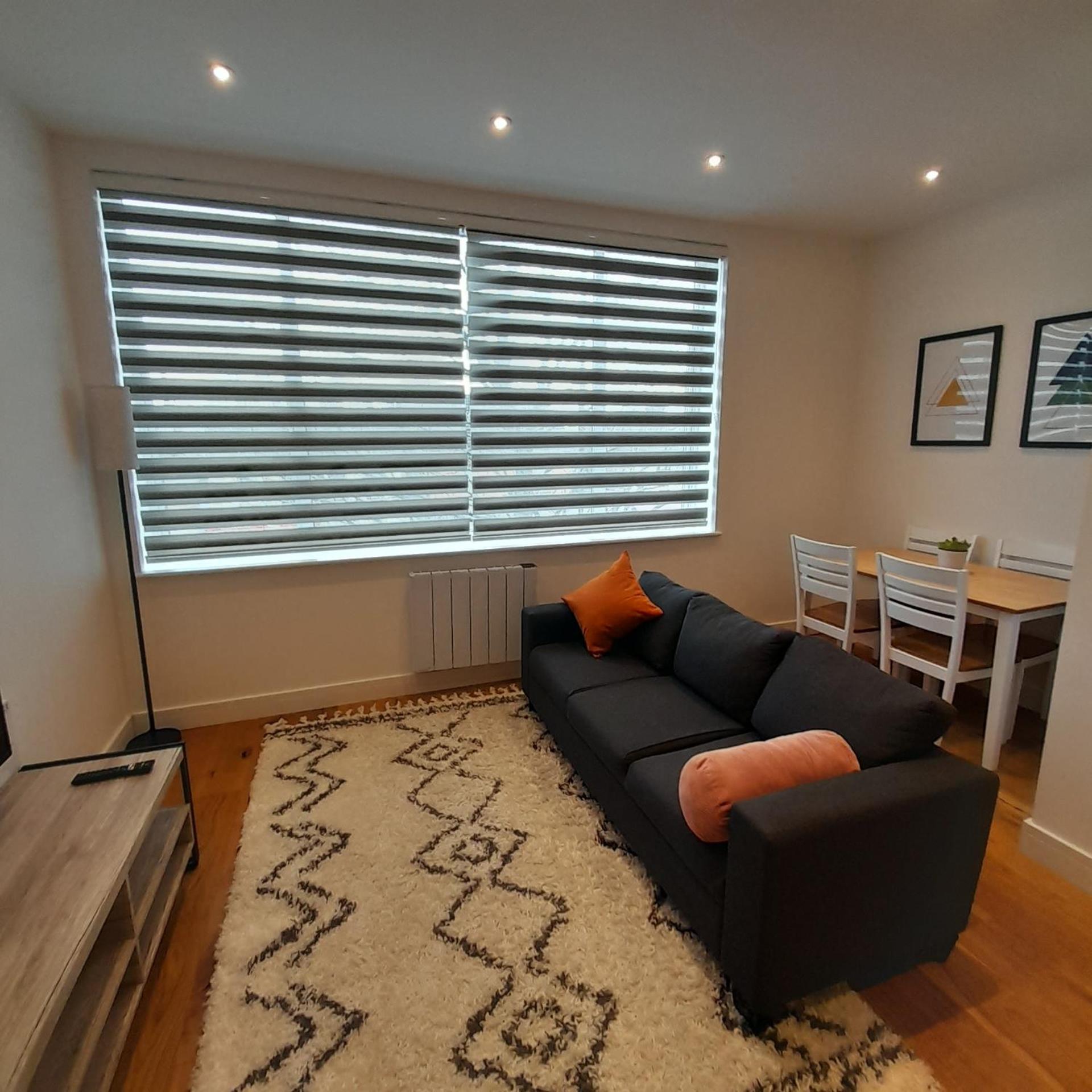 Villa Deluxe Chic 1 2 Bed Apts Near Heathrow Legoland Windsor Slough Exterior foto